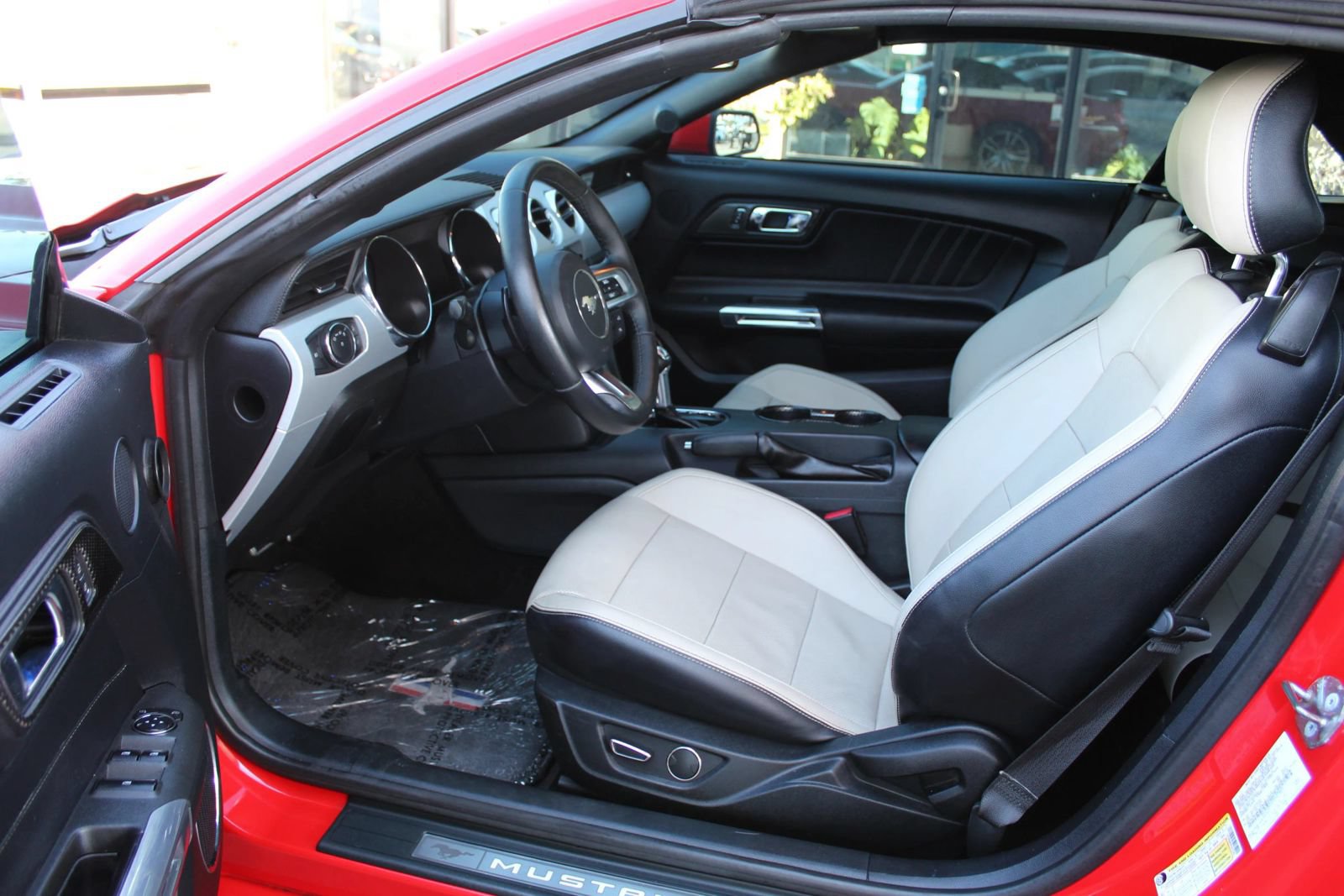 Used 2015 Ford Mustang Premium RWD image 9