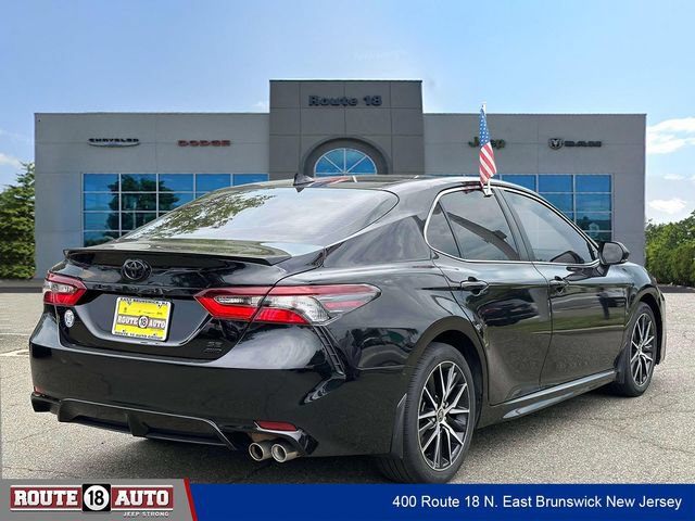 Used 2023 Toyota Camry SE AWD/4WD image 4