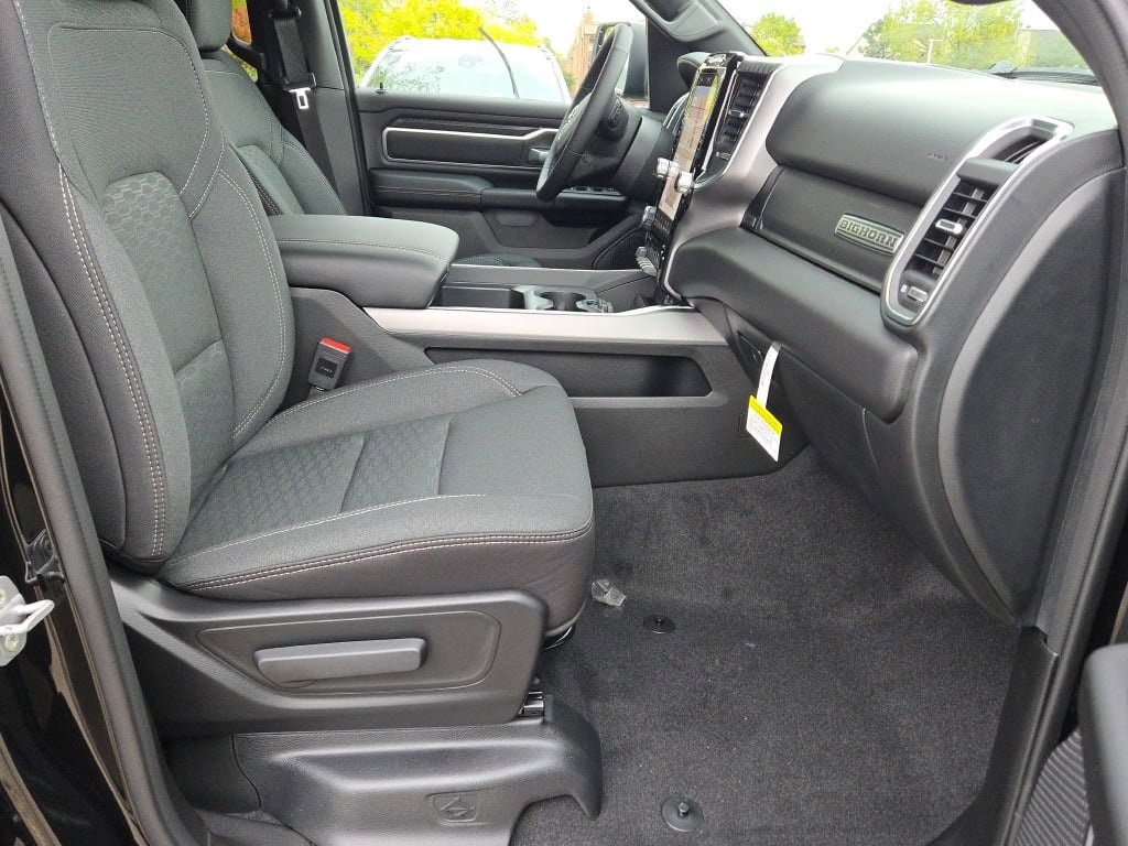 New 2026 RAM 1500 4x4 Crew Cab image 7