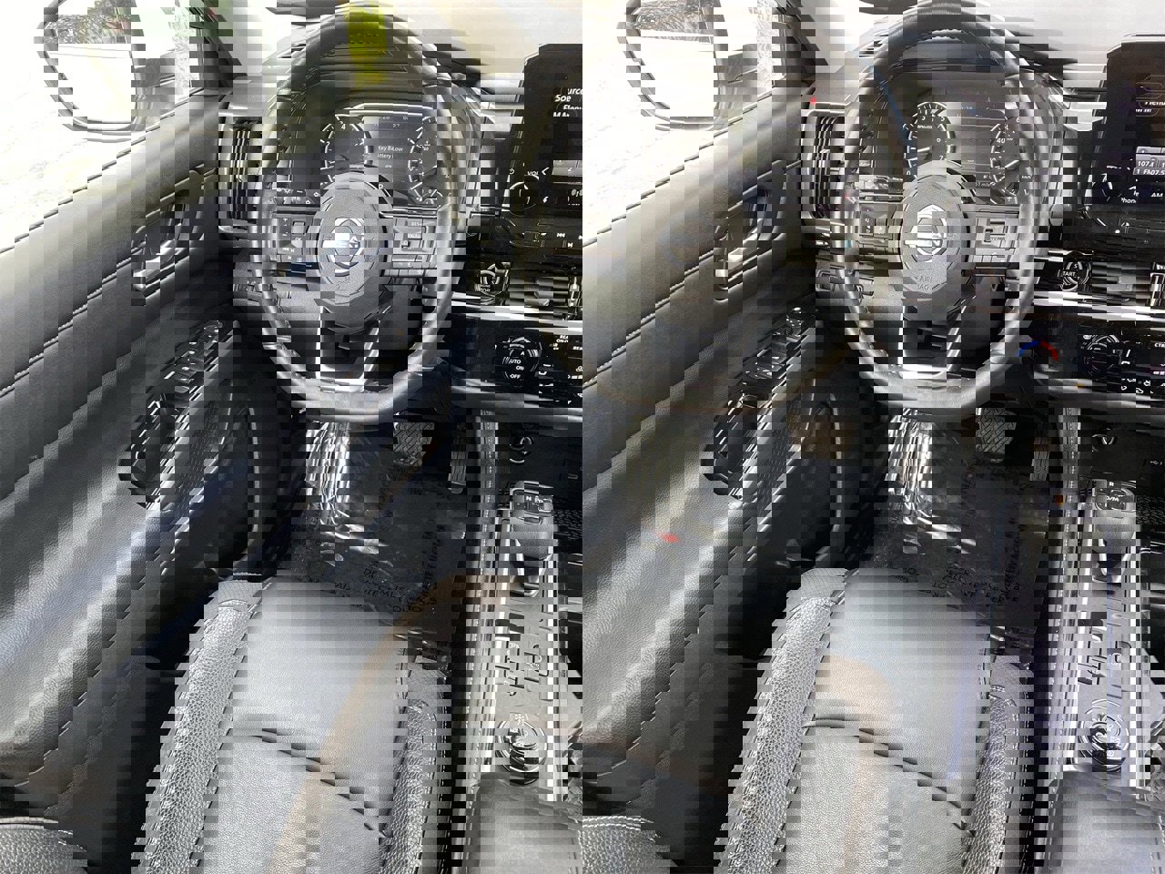 Used 2022 Nissan Pathfinder SL w/ Lighting Package (N92) image 17