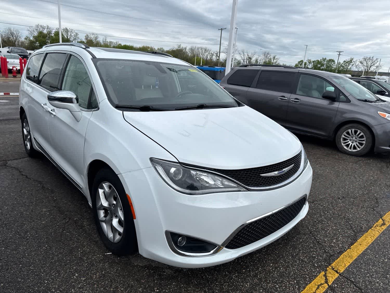 Used 2020 Chrysler Pacifica Limited FWD image 5