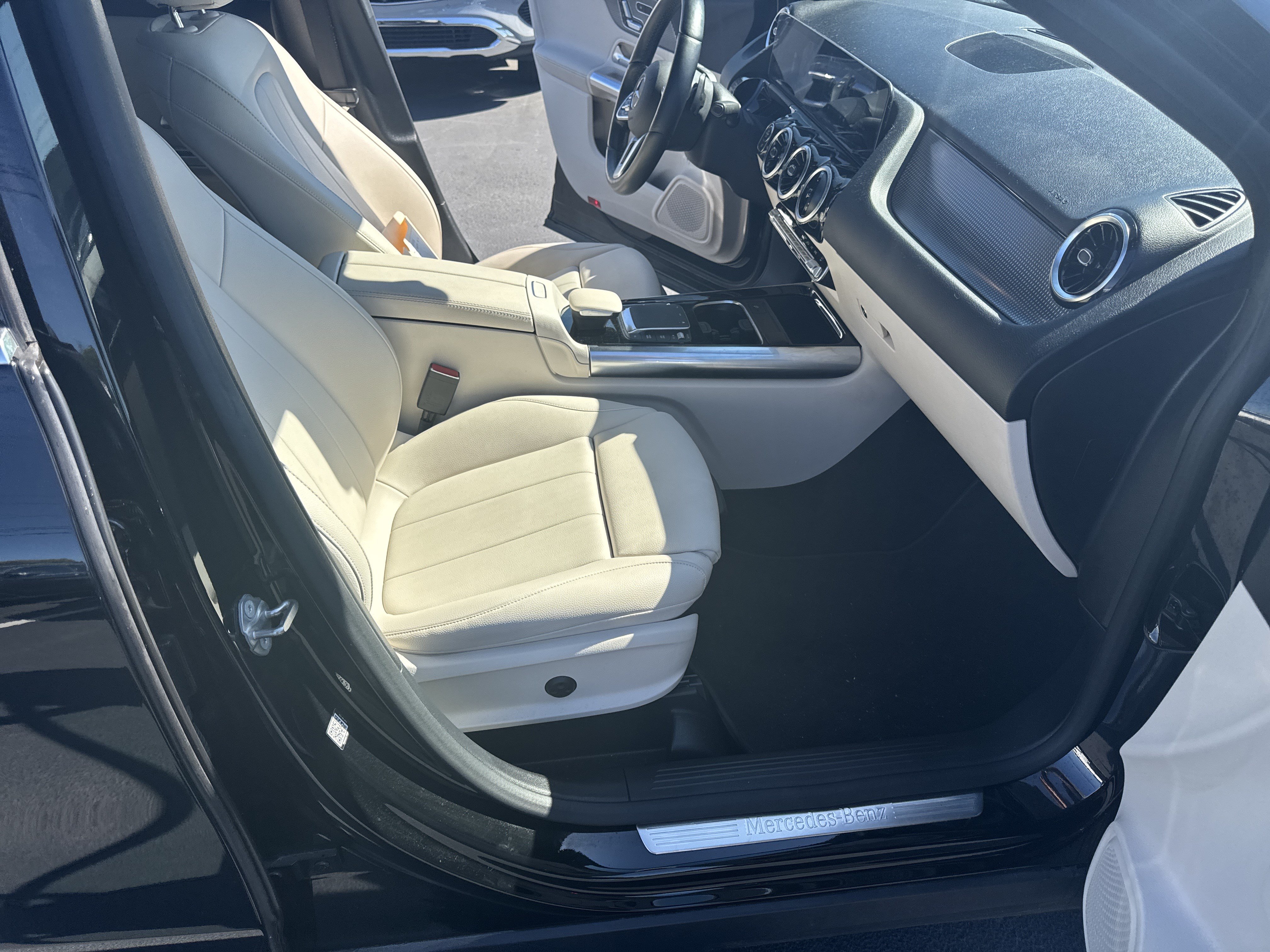 Used 2021 Mercedes-Benz GLA 250 4MATIC image 35