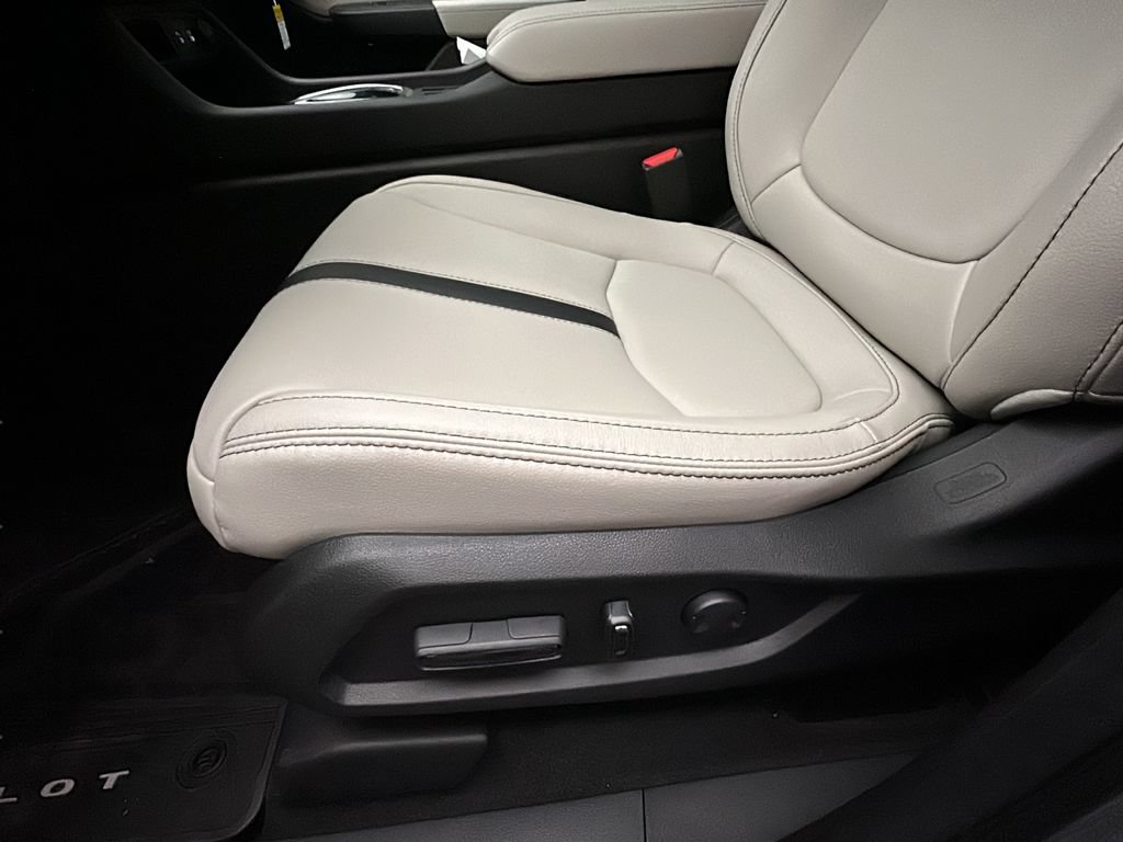 New 2026 Honda Pilot Touring image 13