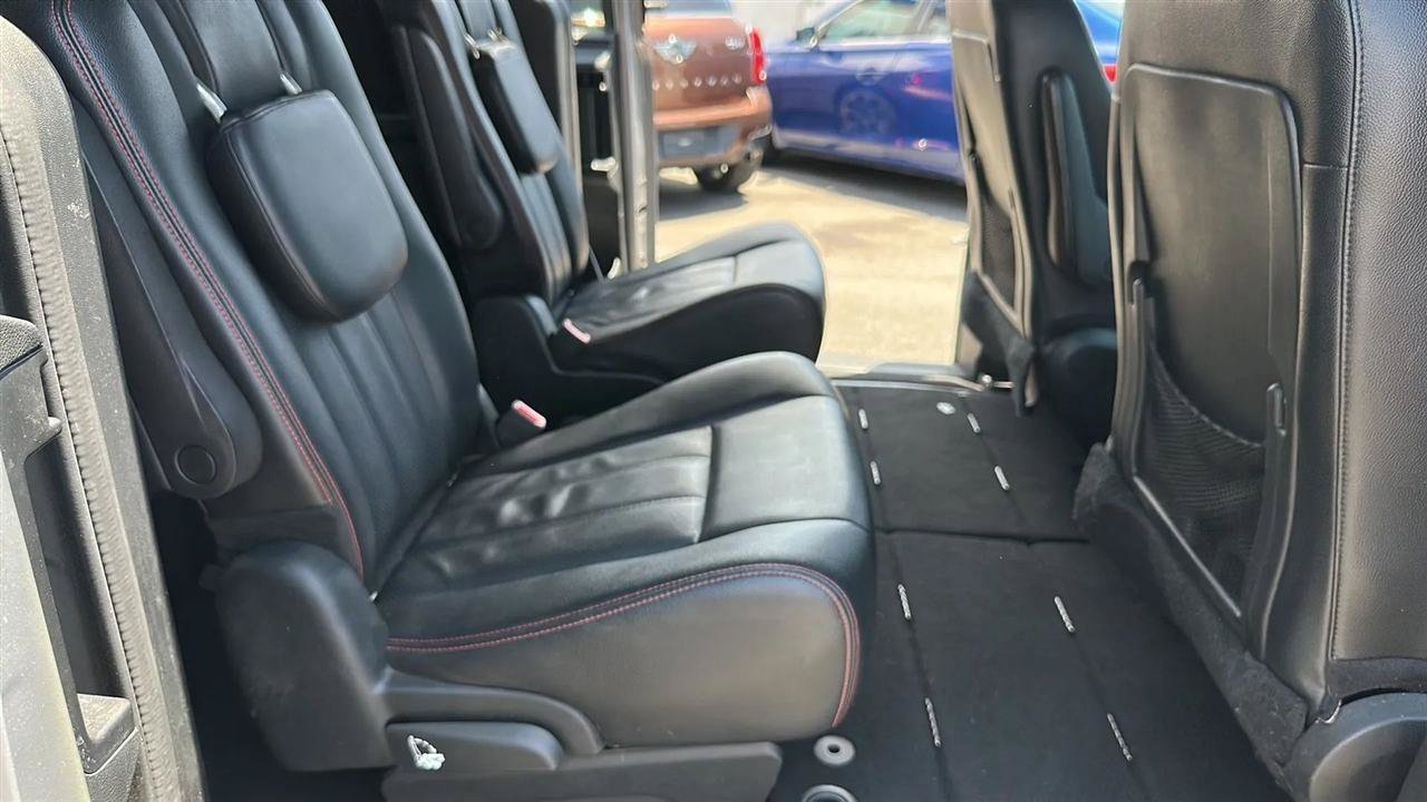 Used 2018 Dodge Grand Caravan GT FWD image 28
