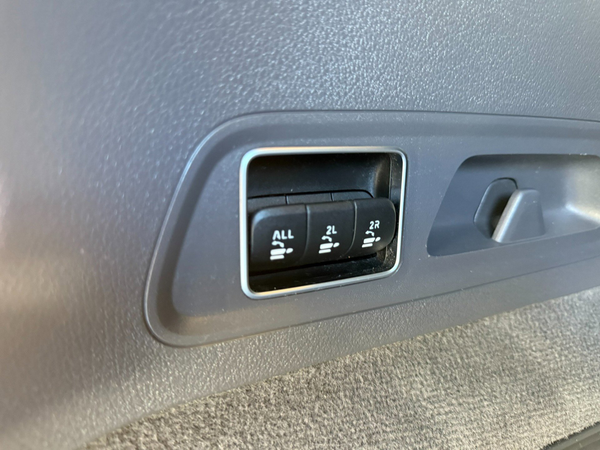 Used 2020 Mercedes-Benz GLS 580 4MATIC image 38