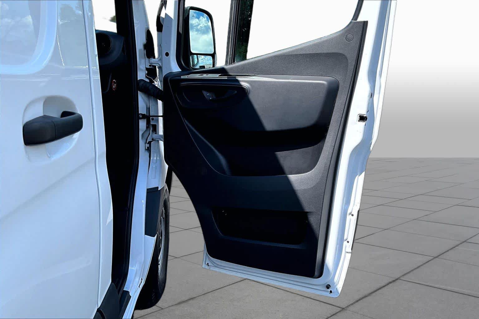 Used 2020 Mercedes-Benz Sprinter 2500 image 22