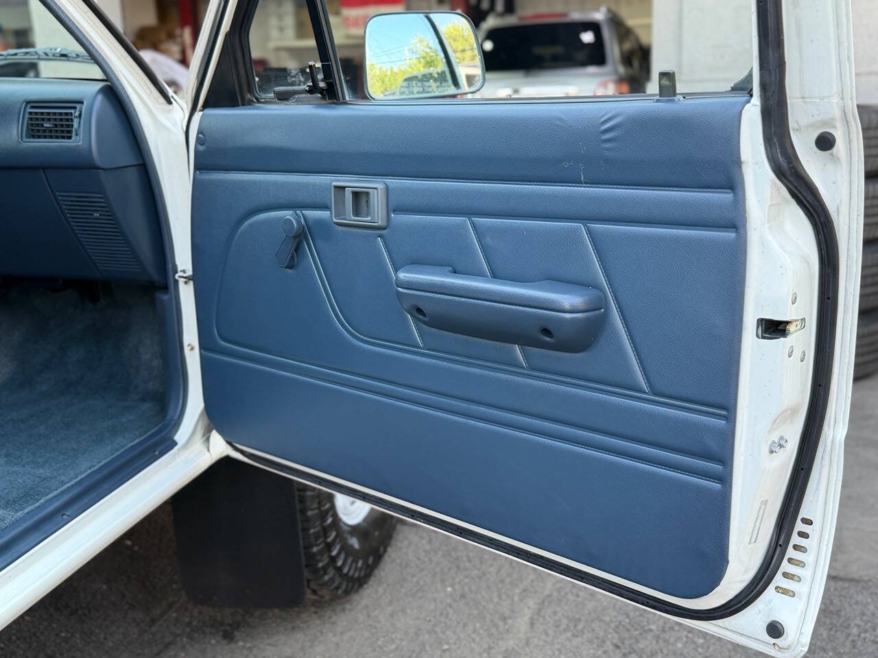 Used 1992 Toyota Pickup Deluxe AWD/4WD image 43