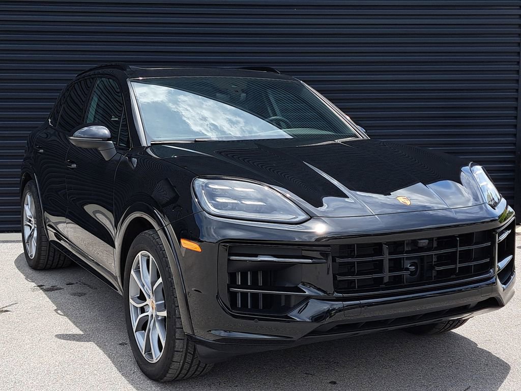 Certified 2025 Porsche Cayenne image 9