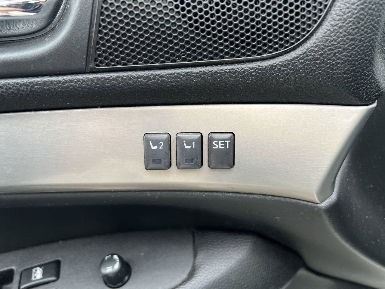 Used 2013 INFINITI G37 x w/ Premium Pkg image 27