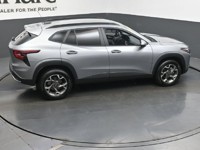 Used 2025 Chevrolet Trax LT FWD image 44