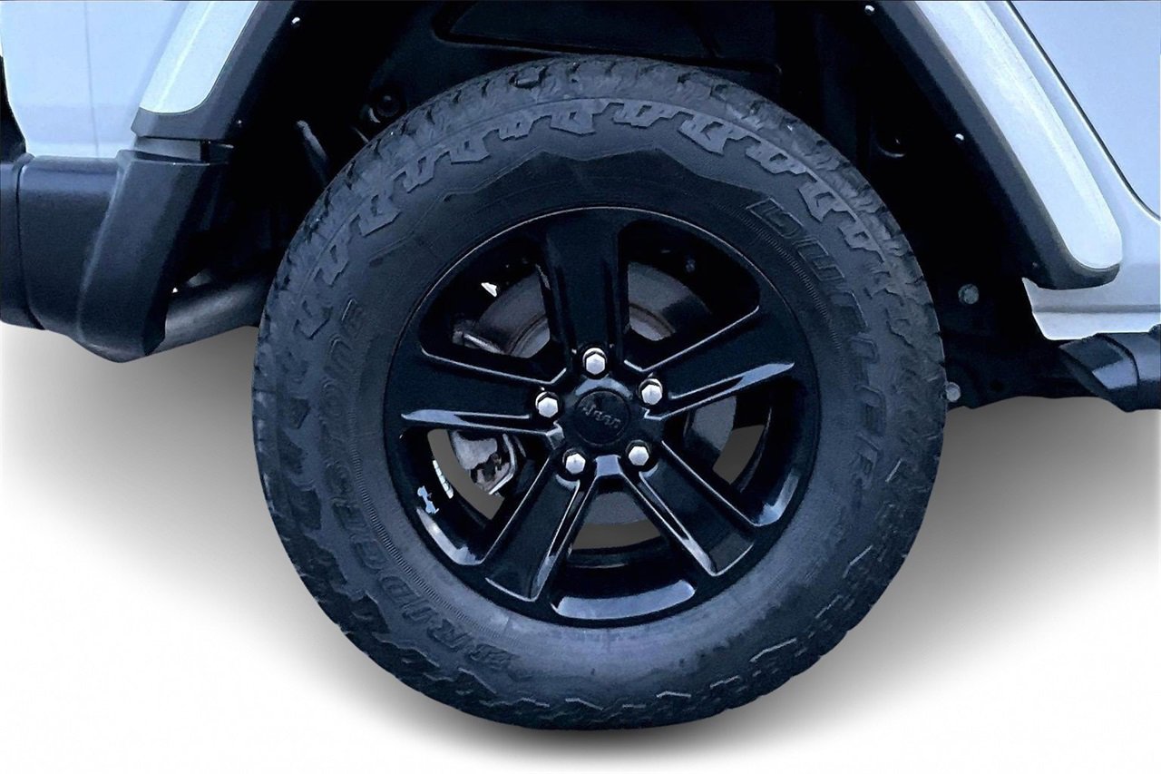 Certified 2022 Jeep Wrangler Unlimited Sahara image 34