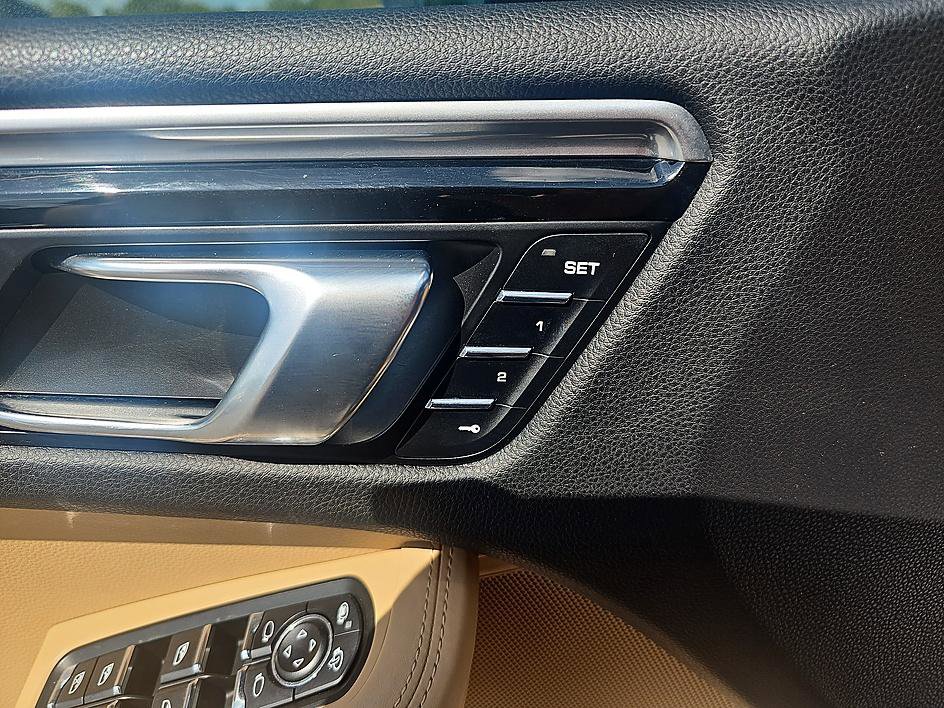 Used 2018 Porsche Macan image 11