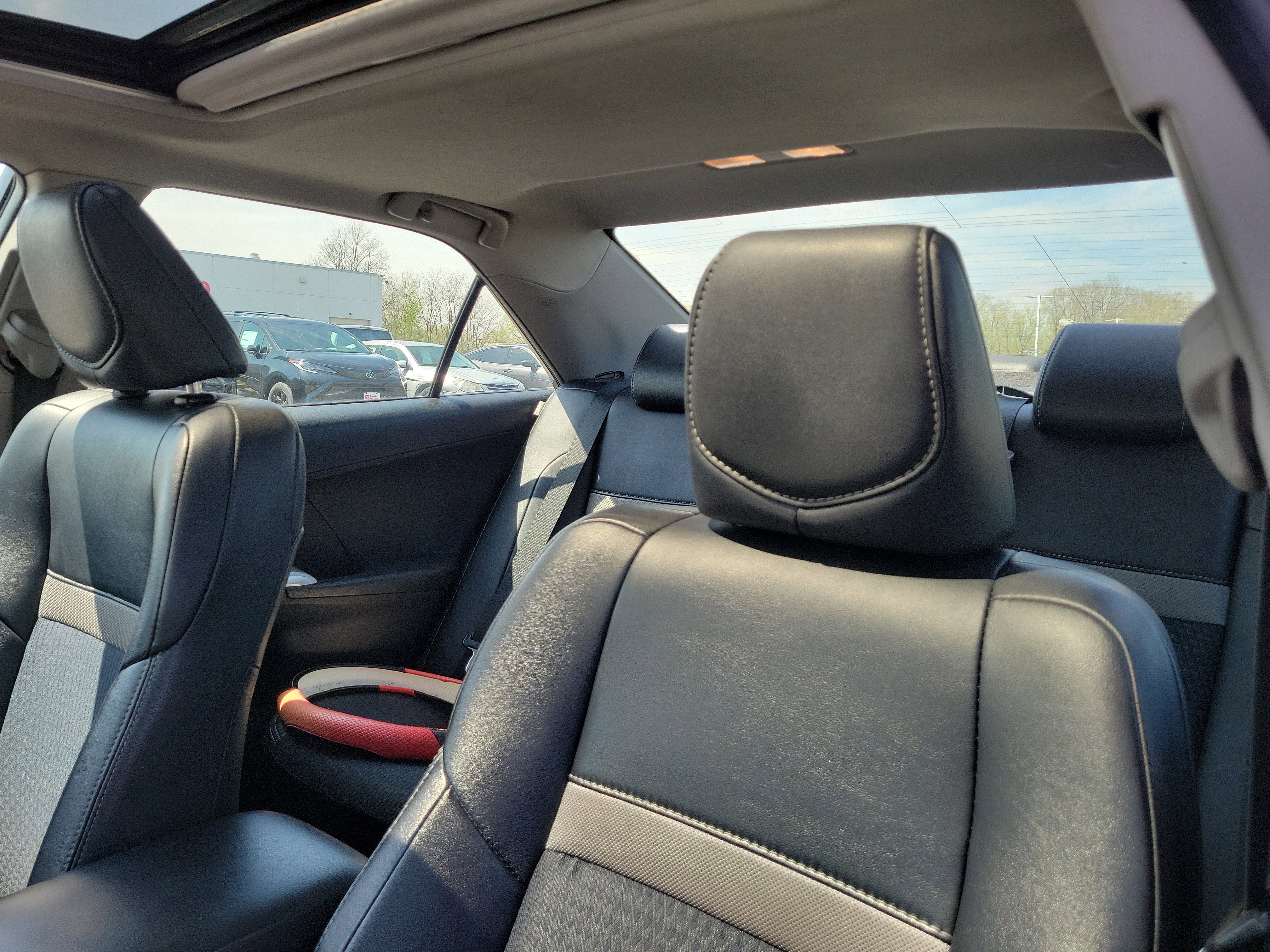 Used 2014 Toyota Camry SE image 14