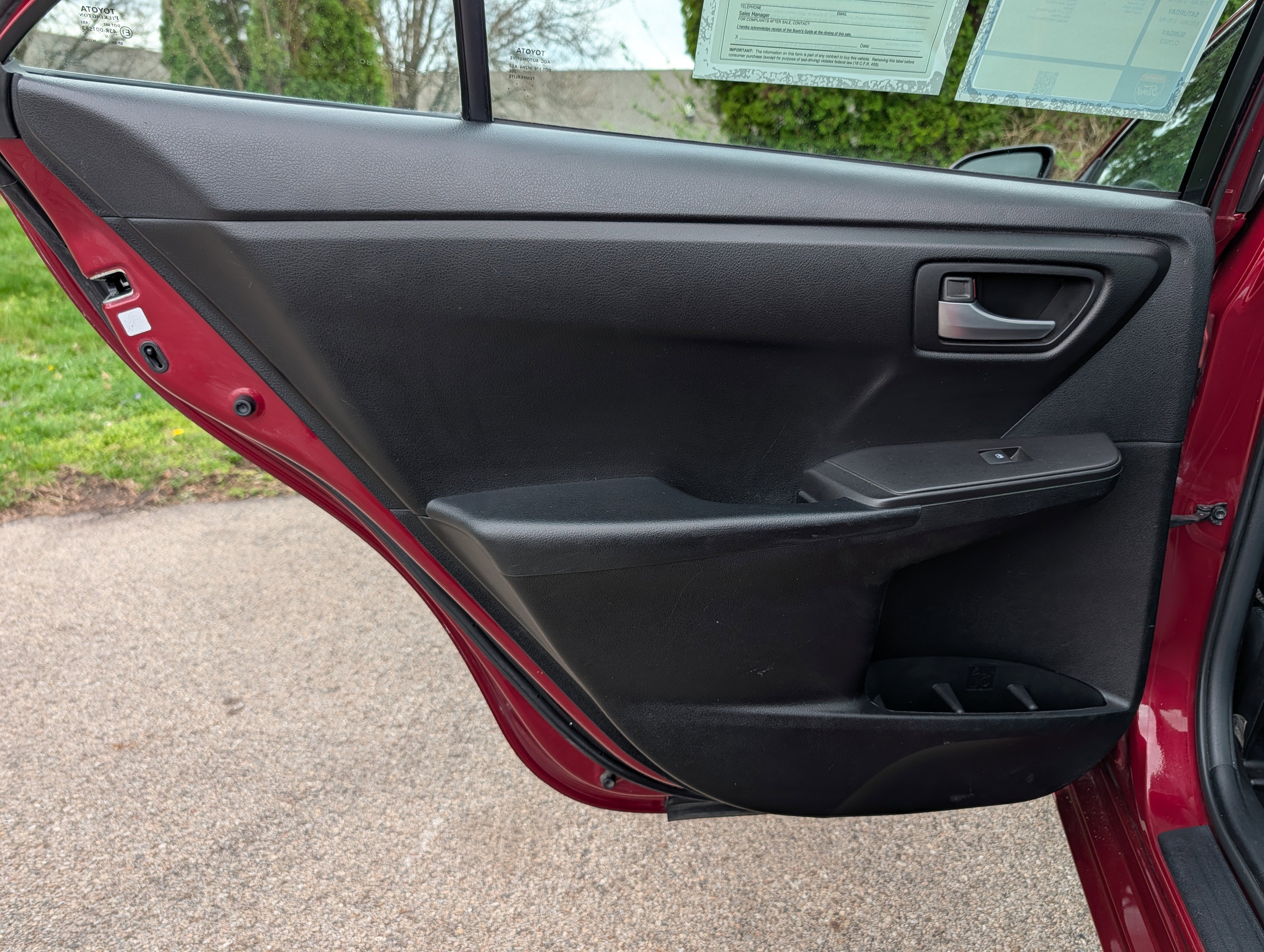 Used 2016 Toyota Camry SE FWD image 29