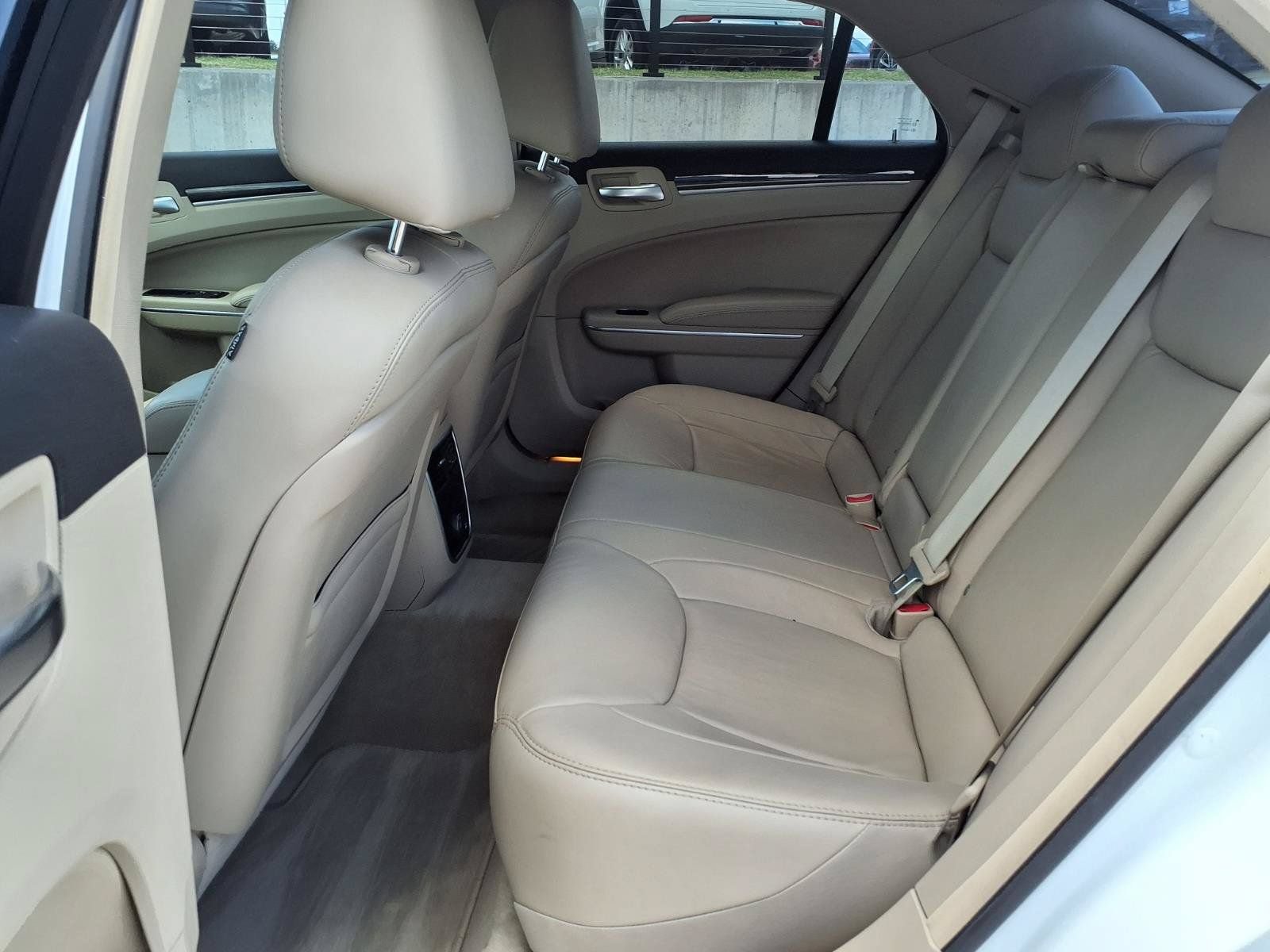 Used 2014 Chrysler 300 RWD image 18