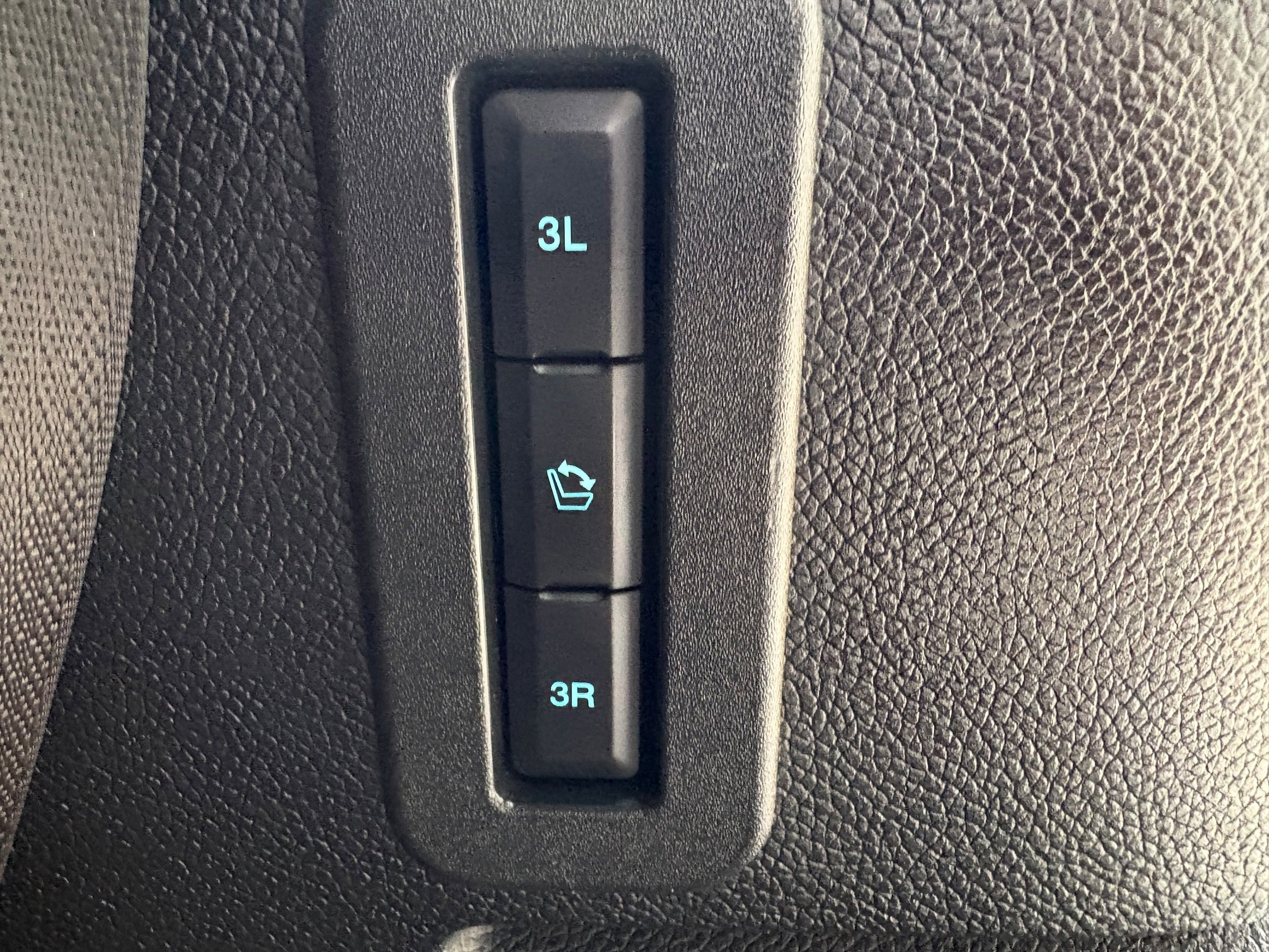 Used 2016 Ford Expedition Limited image 21