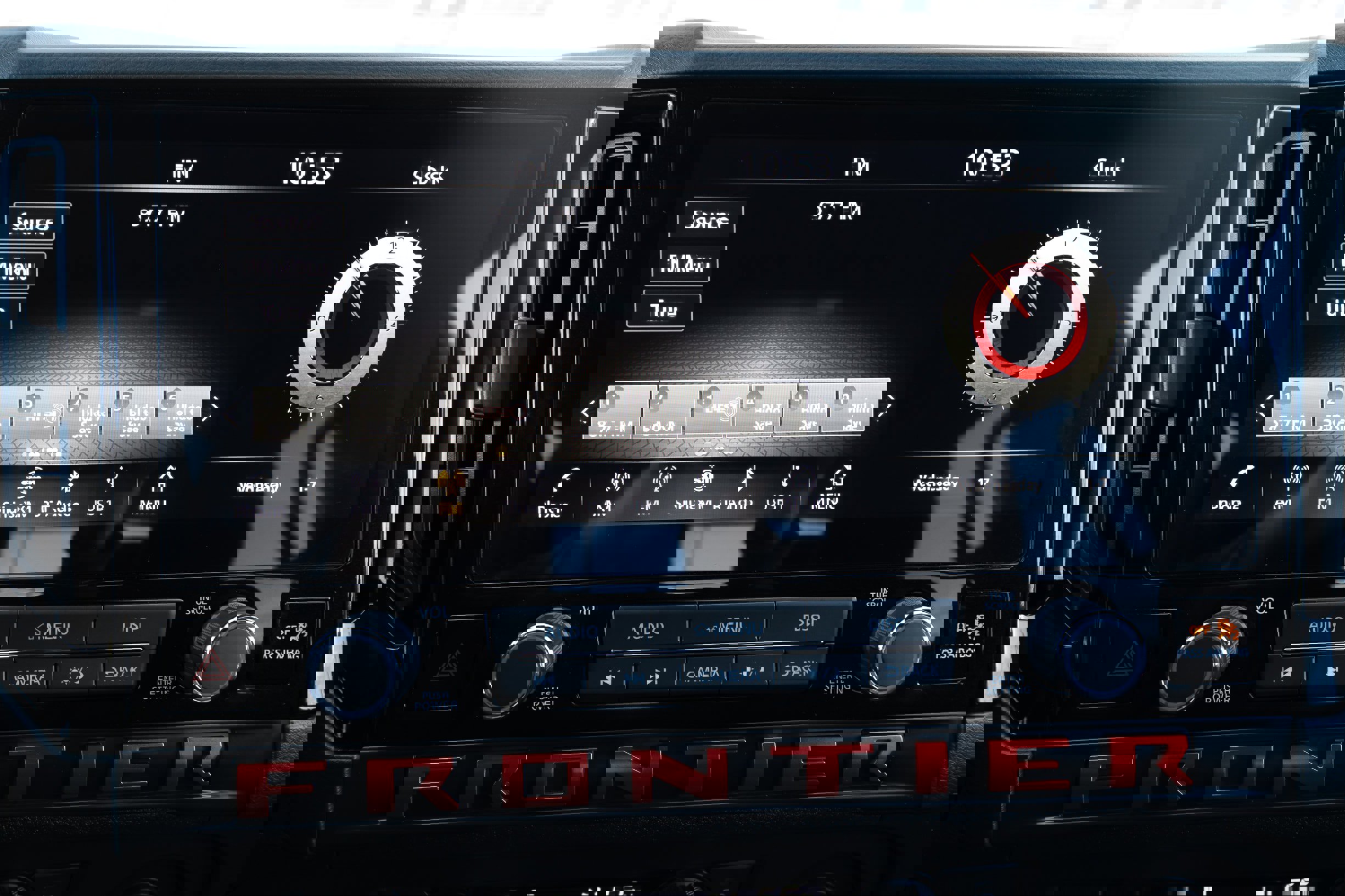 Used 2025 Nissan Frontier PRO-4X image 24