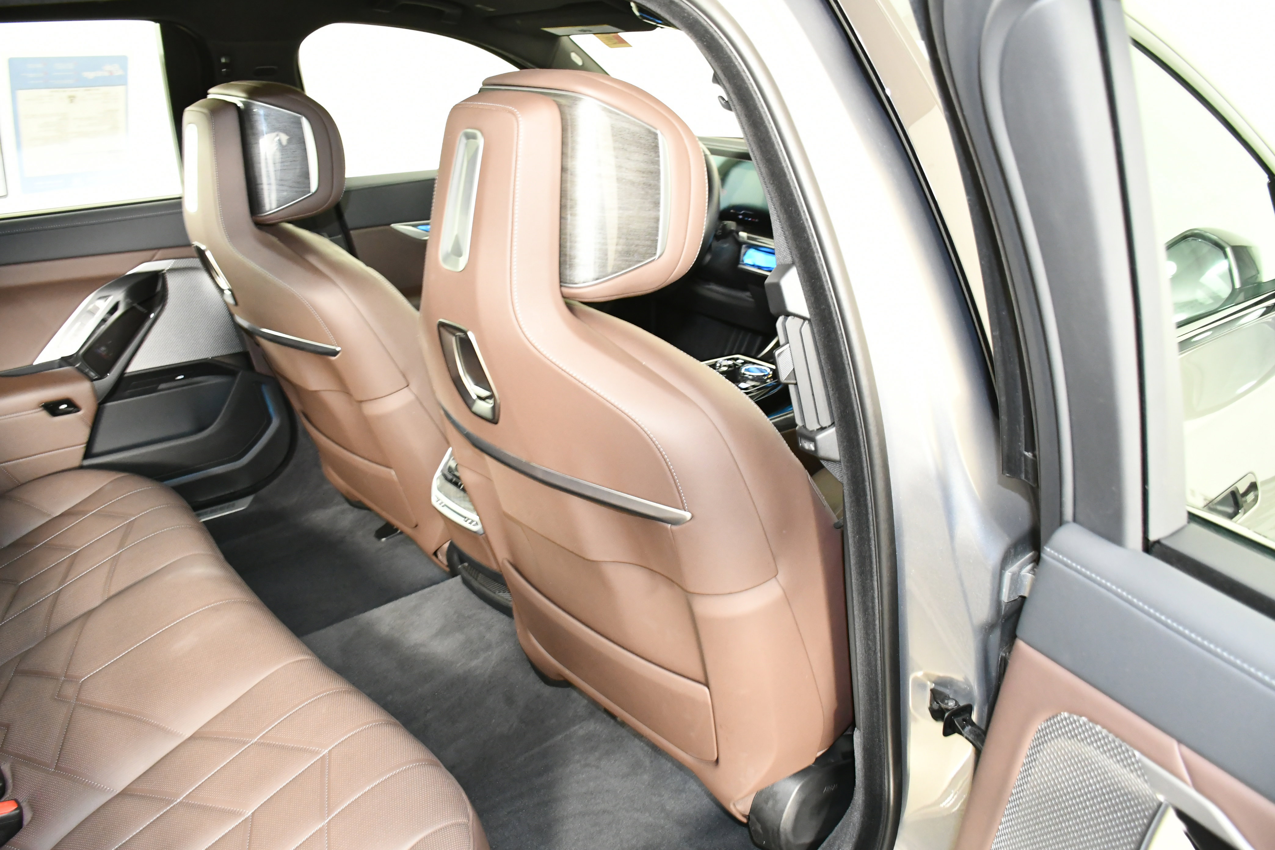 Used 2025 BMW 740i xDrive image 45