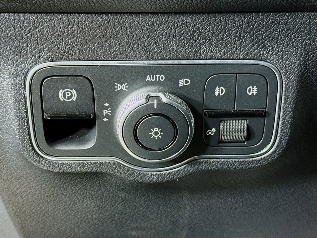 Used 2024 Mercedes-Benz GLB 250 GLB 250 image 10