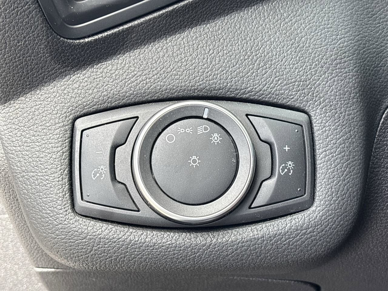 Used 2017 Ford C-MAX Energi SE image 24