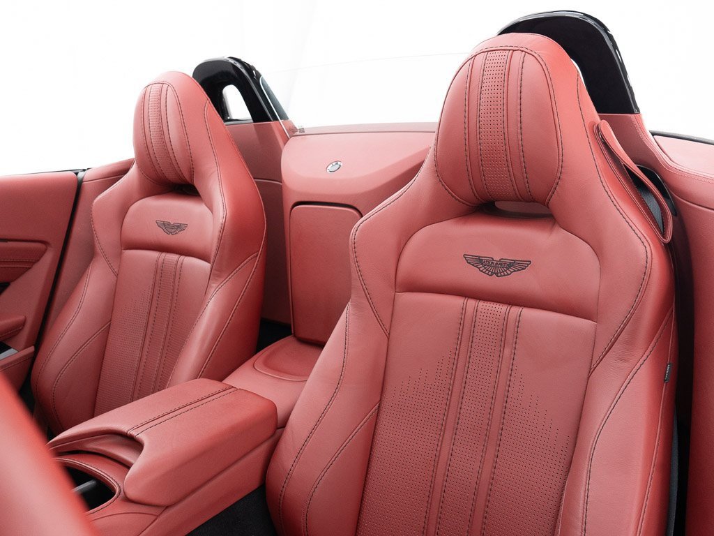 Used 2021 Aston Martin V8 Vantage Roadster image 23