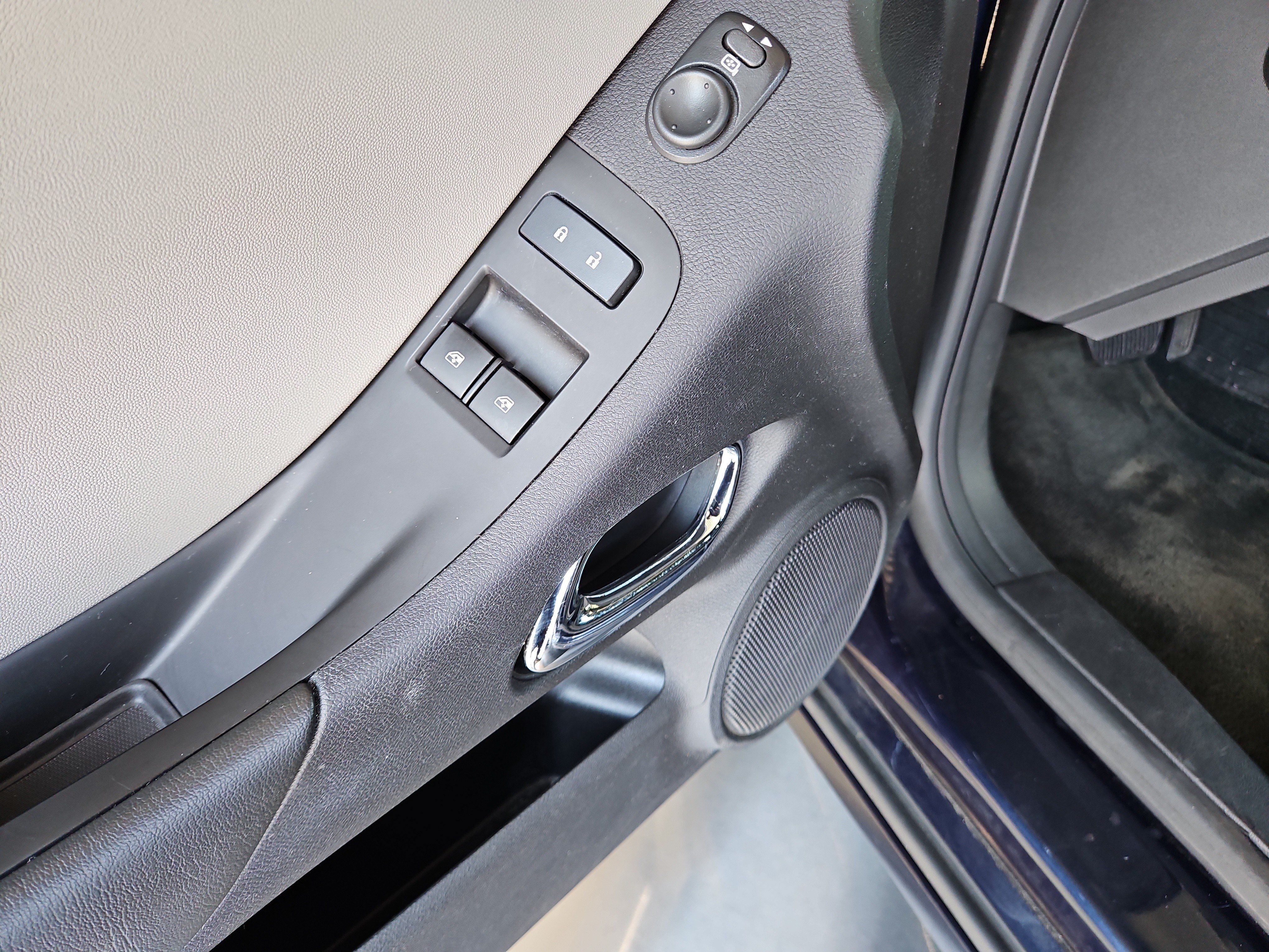 Used 2015 Chevrolet Camaro LS RWD image 15
