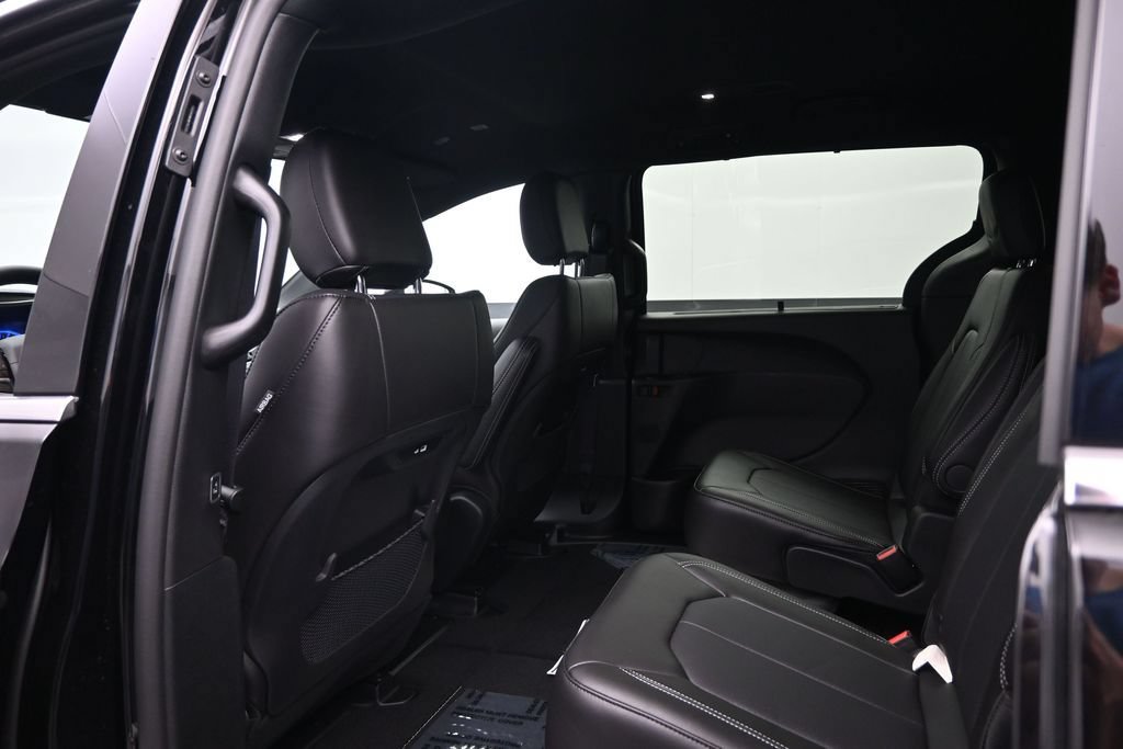New 2027 Chrysler Pacifica Select FWD image 20
