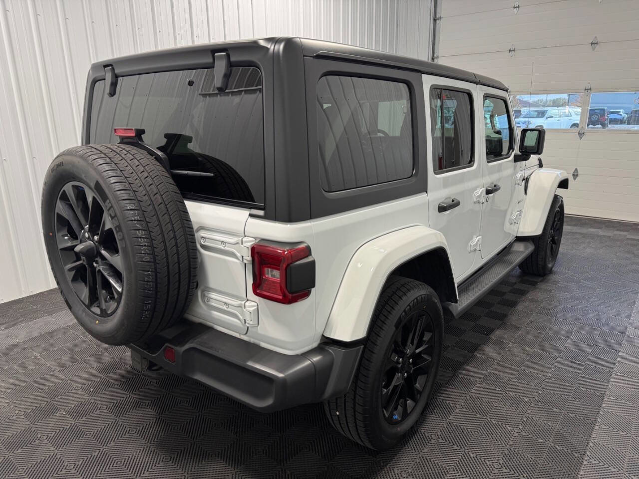 Used 2022 Jeep Wrangler Unlimited Sahara w/ Cold Weather Group image 4