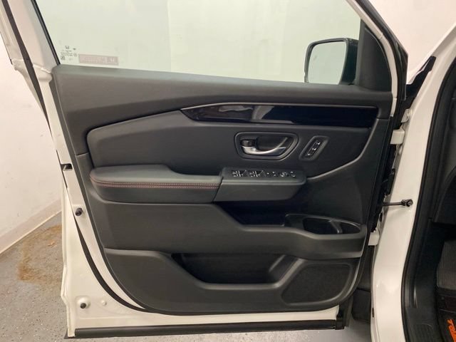 Used 2025 Honda Pilot TrailSport image 20