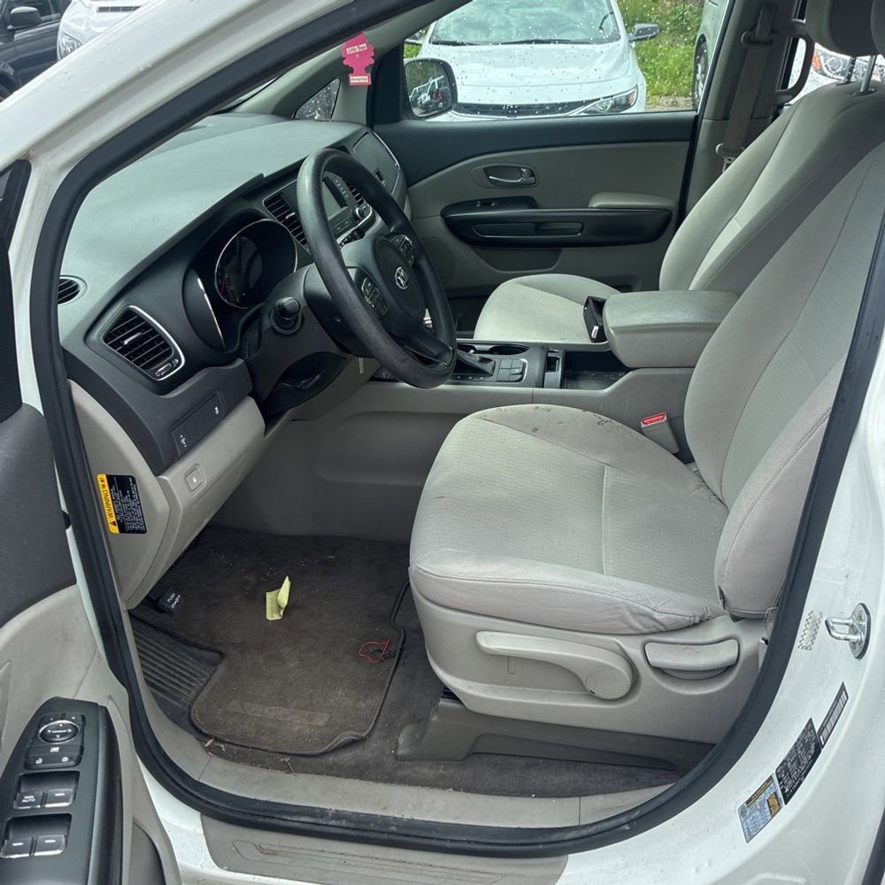 Used 2017 Kia Sedona L FWD image 9