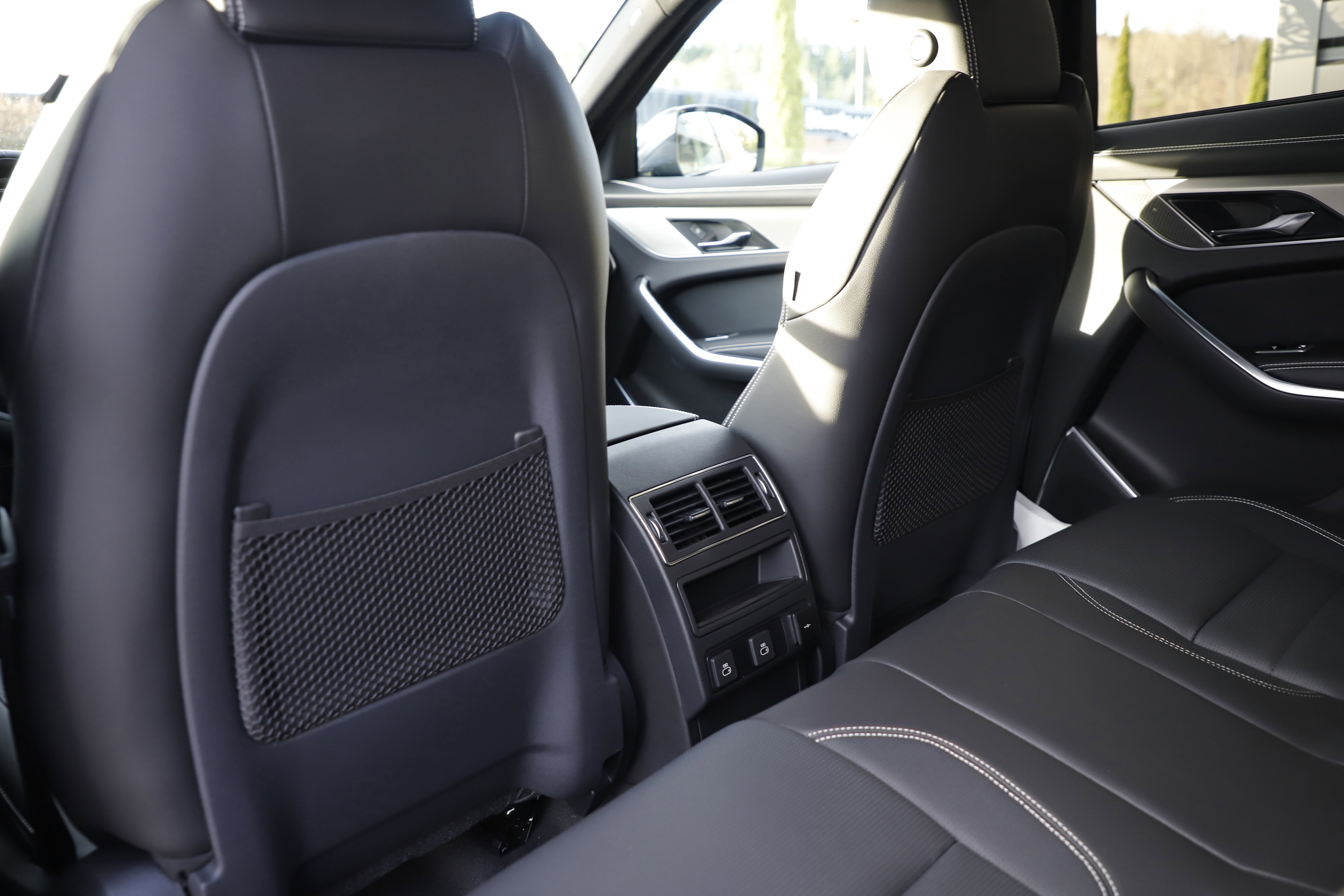 New 2026 Jaguar F-PACE R-Dynamic S image 17