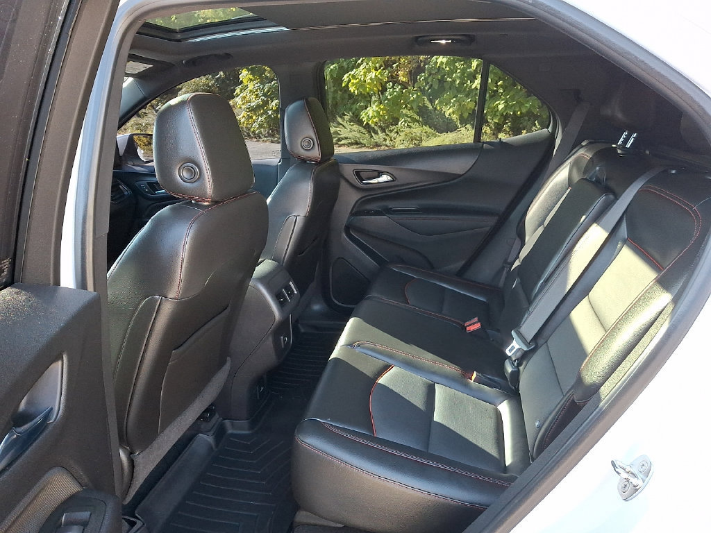 Used 2022 Chevrolet Equinox RS w/ RS Leather Package AWD/4WD image 16