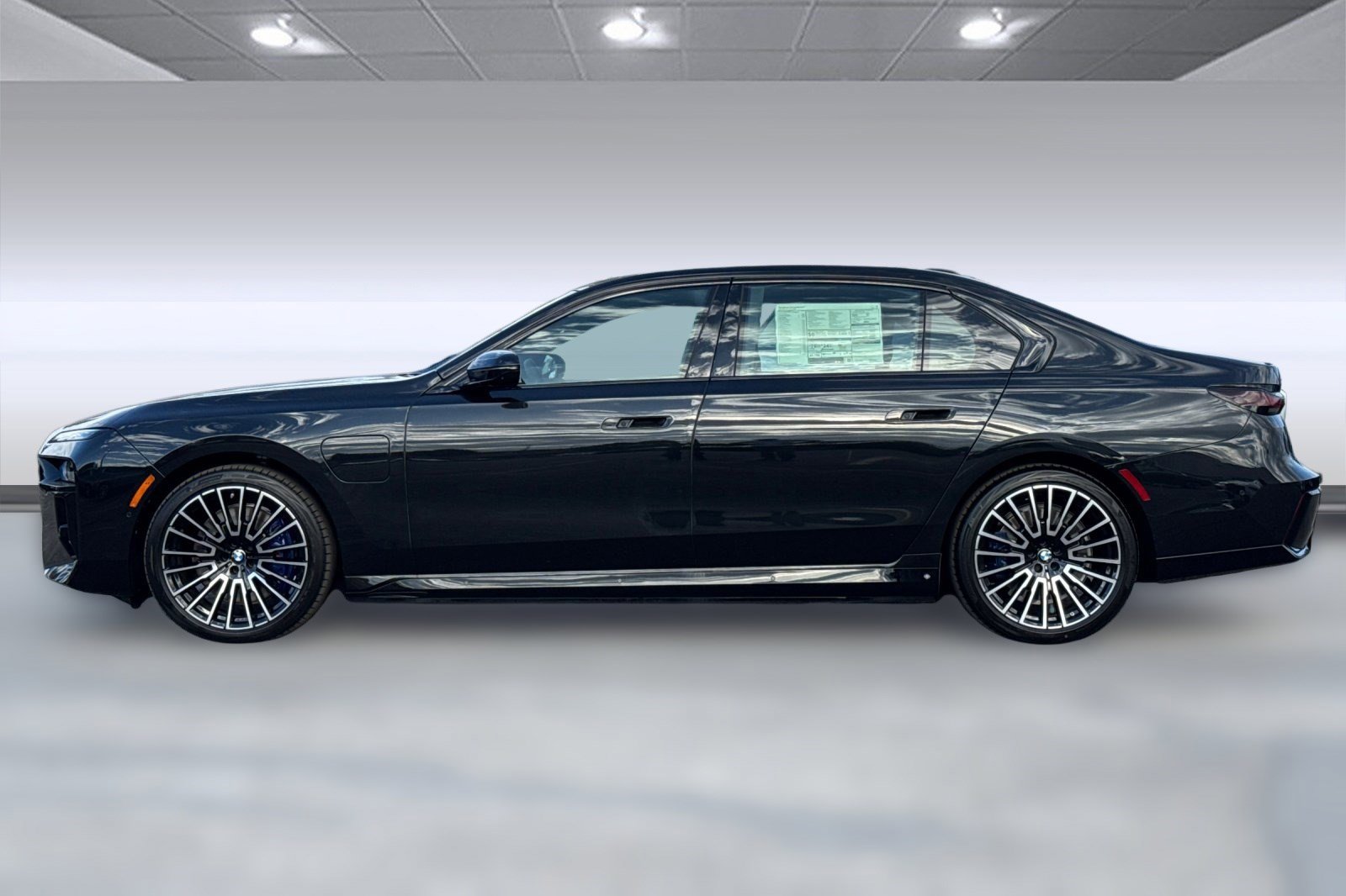 New 2026 BMW 750e xDrive w/ Executive Package image 2