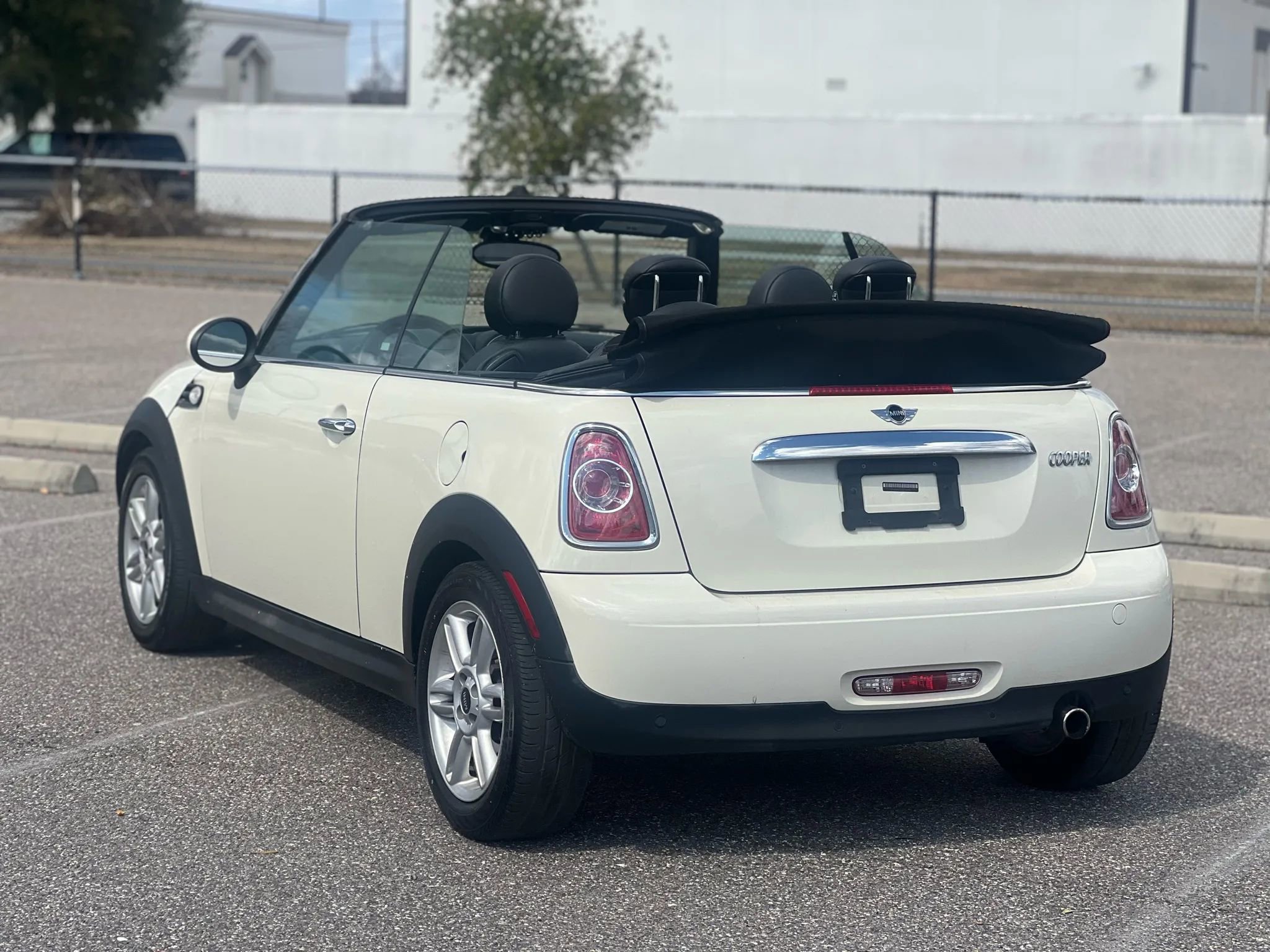 Used 2015 MINI Cooper Convertible image 6