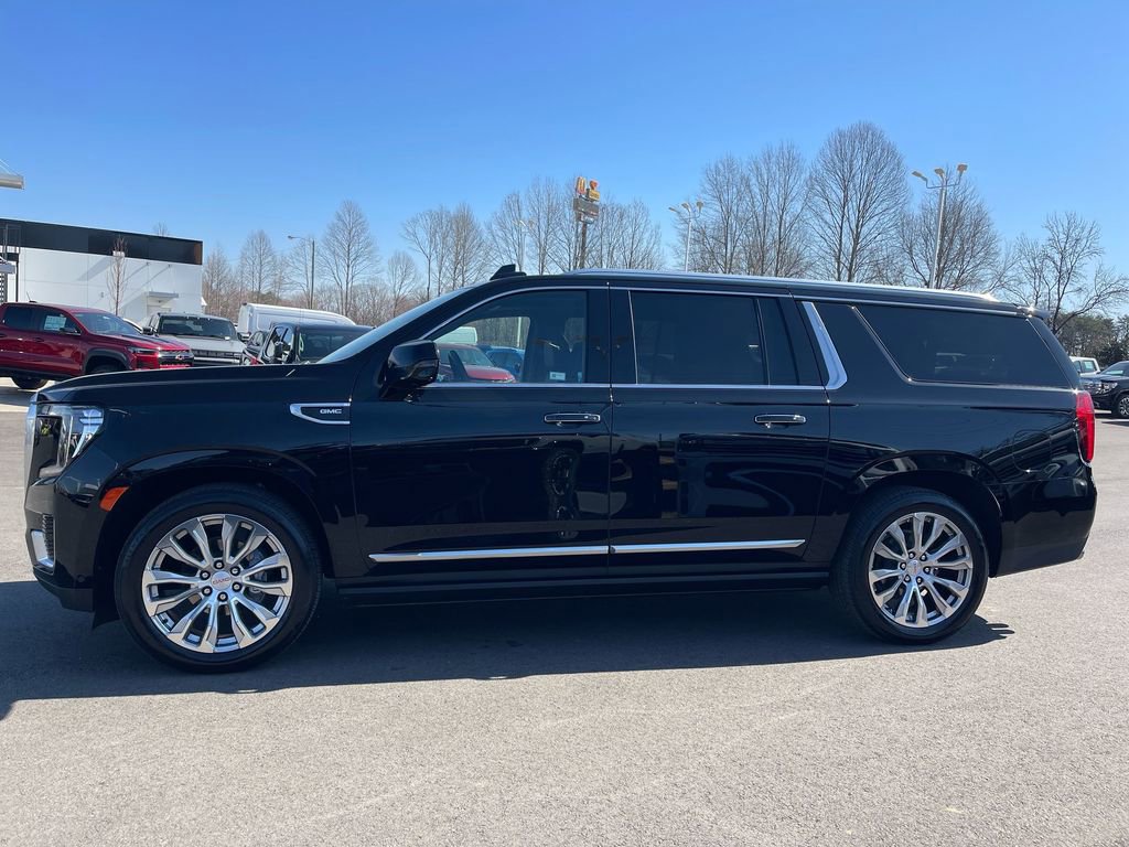 Used 2023 GMC Yukon XL Denali w/ Denali Reserve Package AWD/4WD image 2