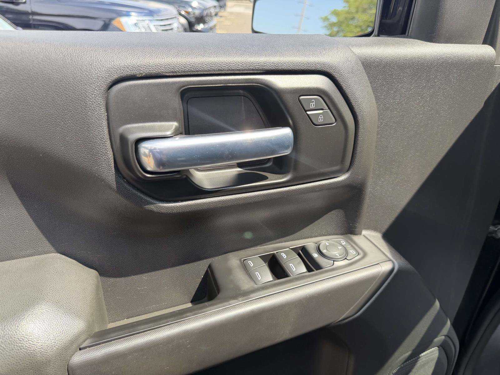 Used 2020 Chevrolet Silverado 1500 Custom w/ Custom Value Package AWD/4WD image 16