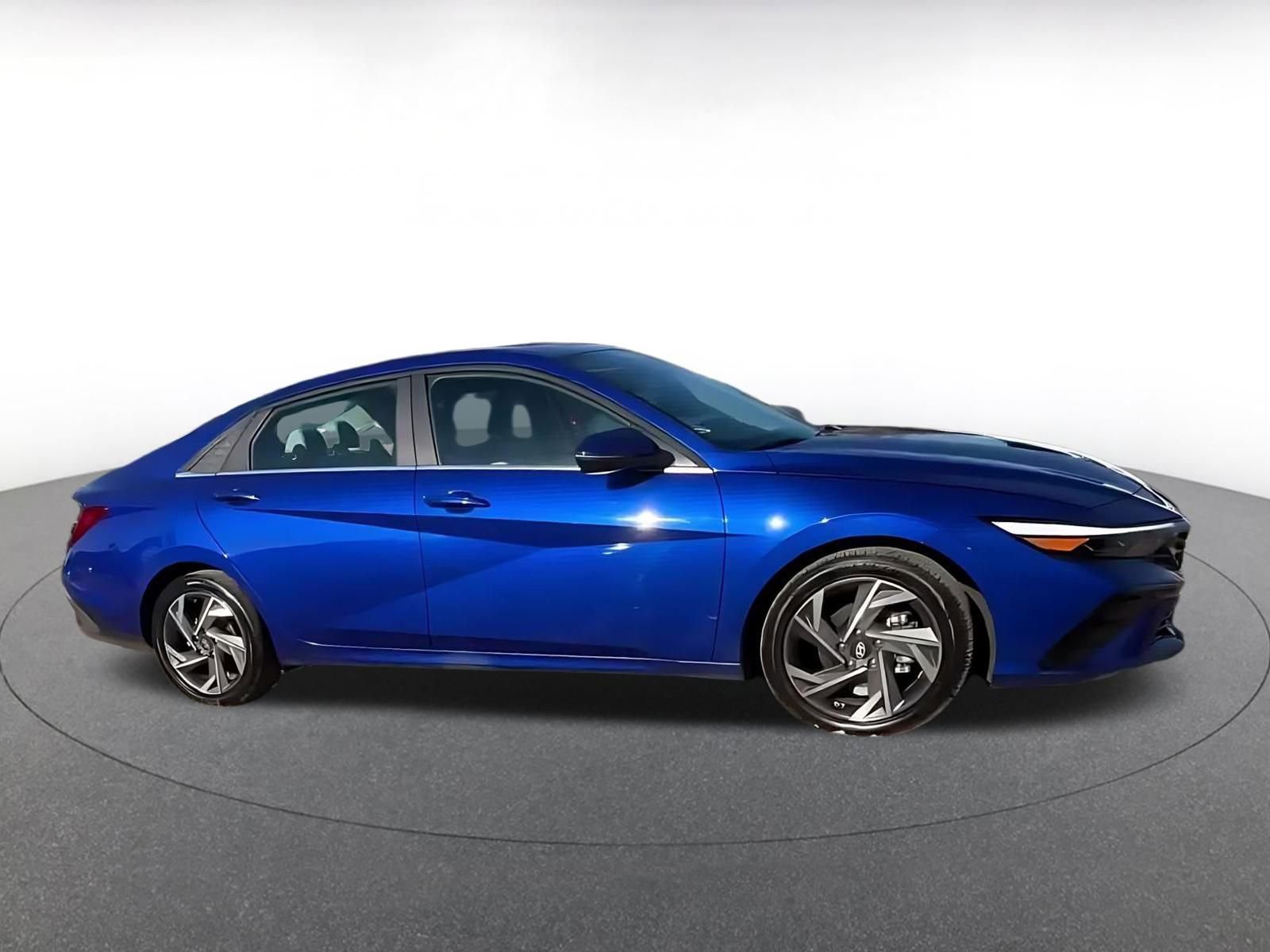 Used 2025 Hyundai Elantra Limited image 15