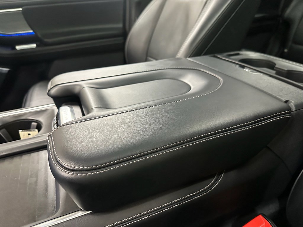 Used 2025 Ford Expedition Platinum image 39