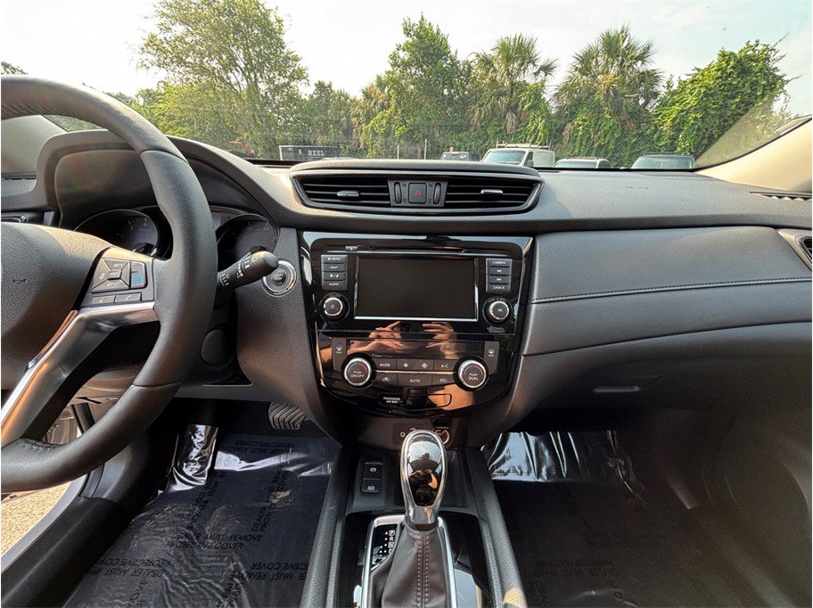 Used 2020 Nissan Rogue SV w/ Premium Package FWD image 11