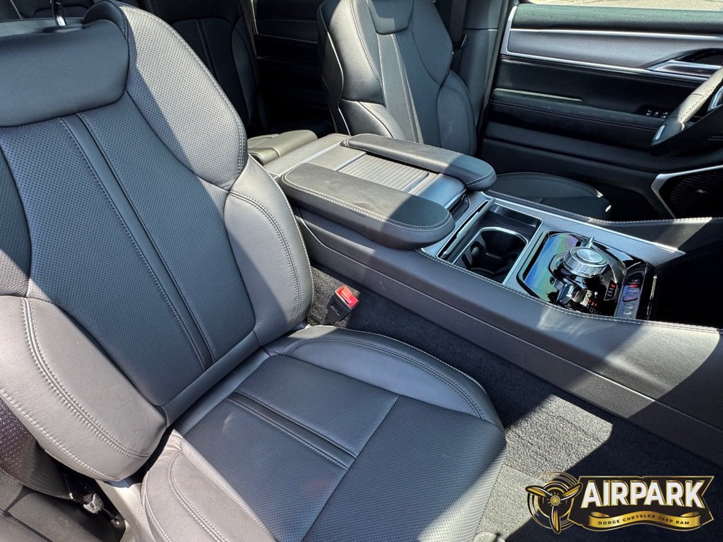 New 2026 Jeep Grand Wagoneer Limited AWD/4WD image 13