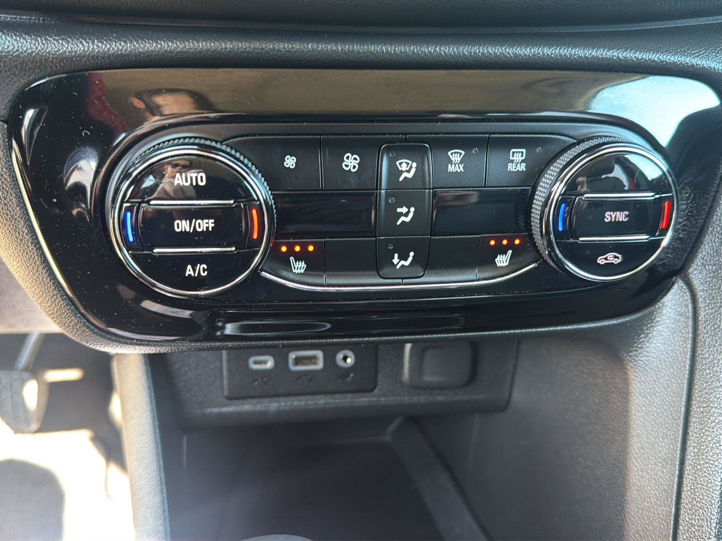 Used 2021 Buick Encore GX Select w/ Sport Touring Package FWD image 27