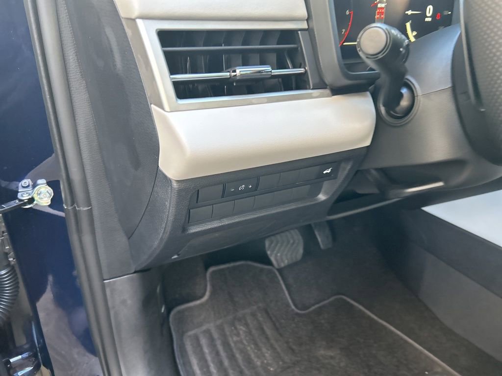 New 2025 Mitsubishi Outlander SE image 37