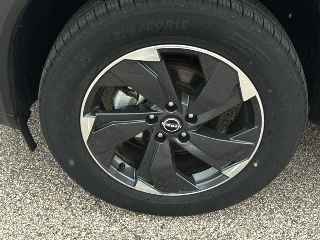 Certified 2025 Nissan Rogue SV AWD/4WD image 9