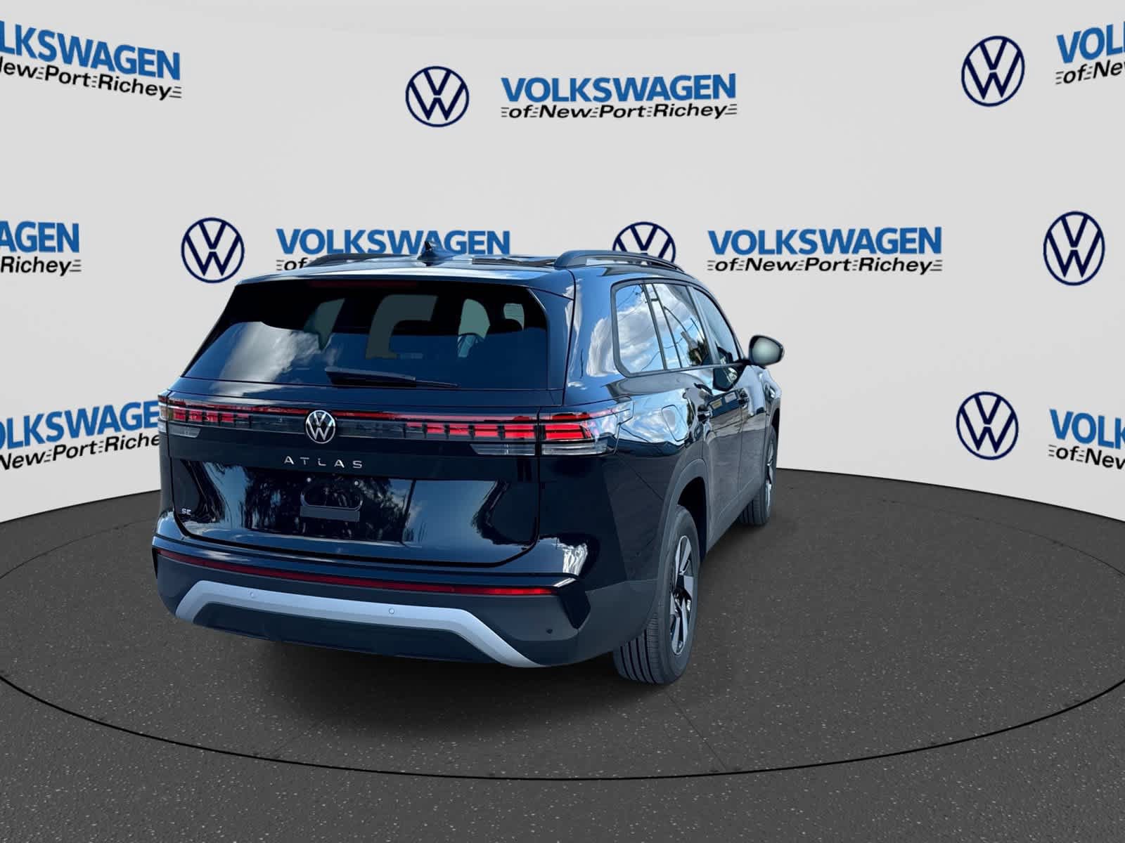 New 2027 Volkswagen Atlas SE FWD image 14