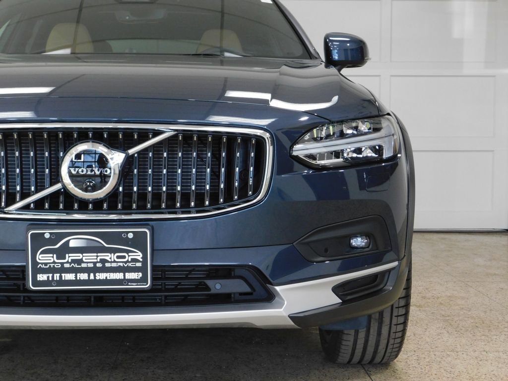 Used 2026 Volvo V90 B6 Cross Country Ultra image 15