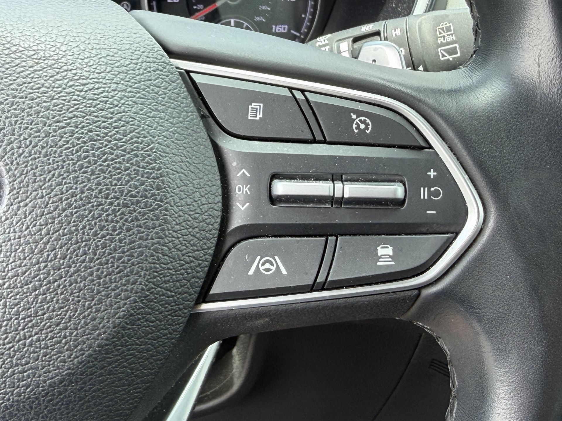 Used 2023 Hyundai Santa Fe SEL FWD image 9