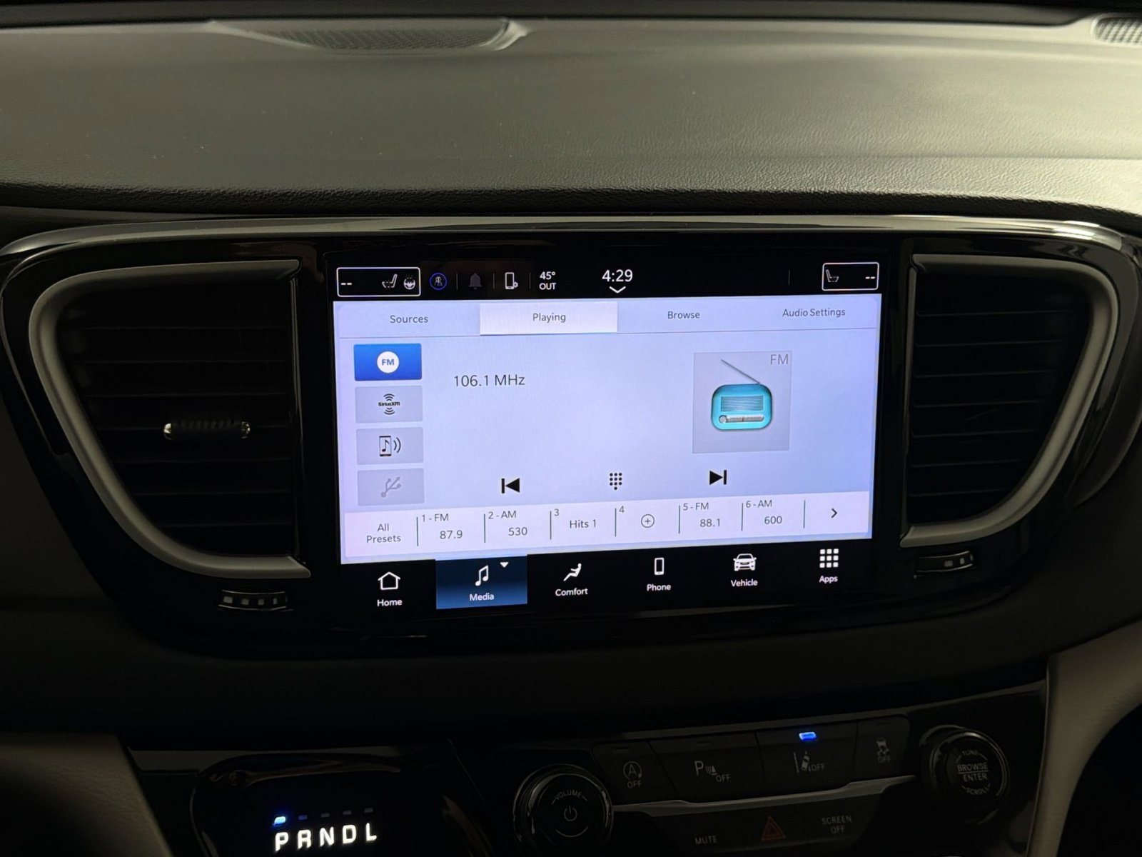 Used 2024 Chrysler Pacifica Touring-L image 18