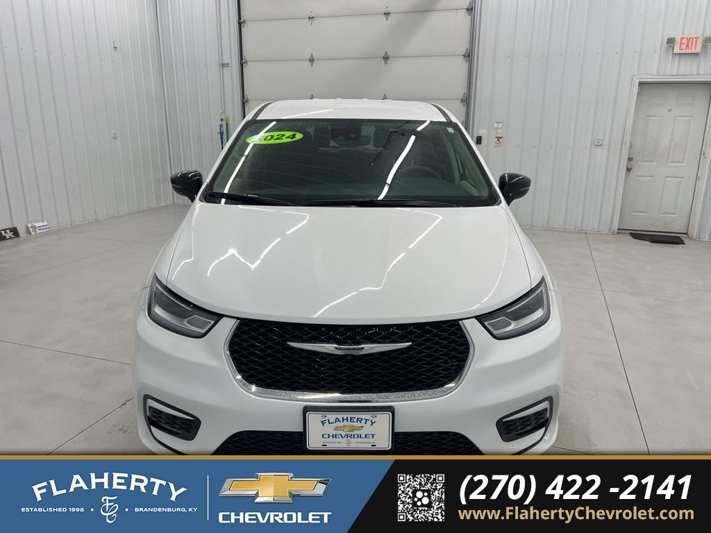 Used 2024 Chrysler Pacifica Touring-L FWD image 7