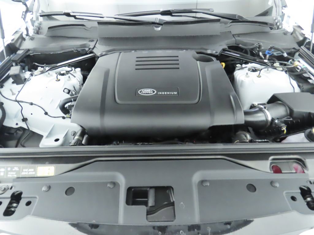 Used 2025 Land Rover Discovery S image 30