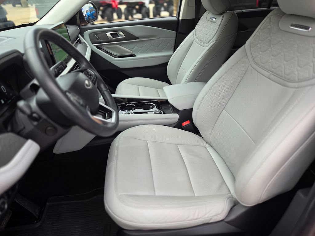 Used 2025 Ford Explorer Platinum w/ Ultimate Package RWD image 19